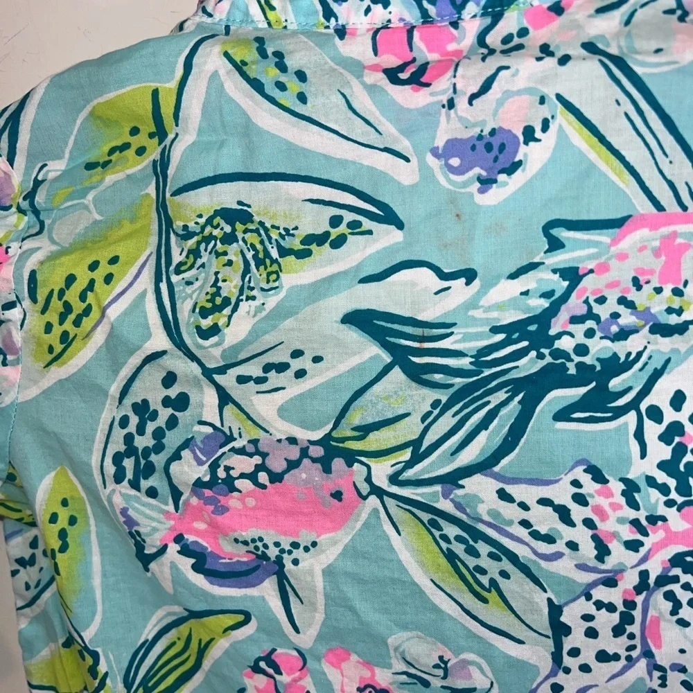 Lilly Pulitzer features blue